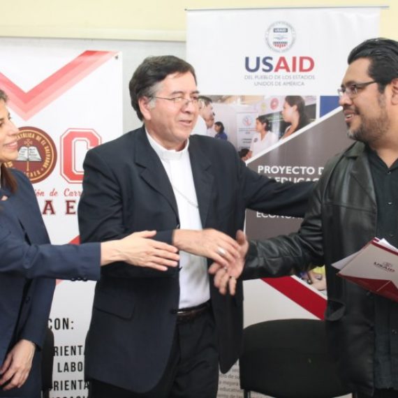 UNICAES CELEBRA CONVENIO DE COOPERACIÓN CON SECTOR PRODUCTIVO DEL PAÍS