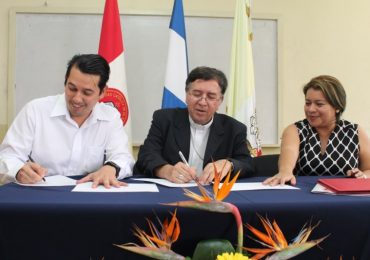 UNICAES CELEBRA CONVENIO DE COOPERACIÓN CON SECTOR PRODUCTIVO DEL PAÍS