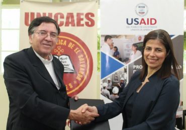UNICAES Y USAID UNEN ESFUERZOS PARA FORTALECER CAPACIDADES HUMANAS E INSTITUCIONALES