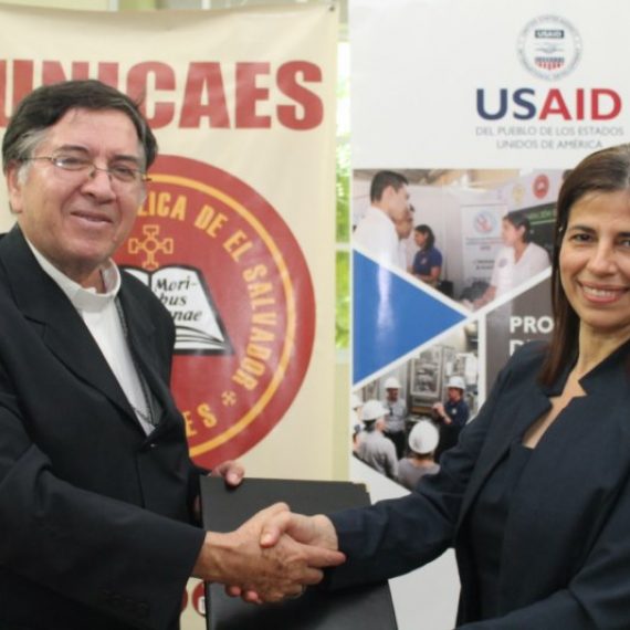 UNICAES Y USAID UNEN ESFUERZOS PARA FORTALECER CAPACIDADES HUMANAS E INSTITUCIONALES