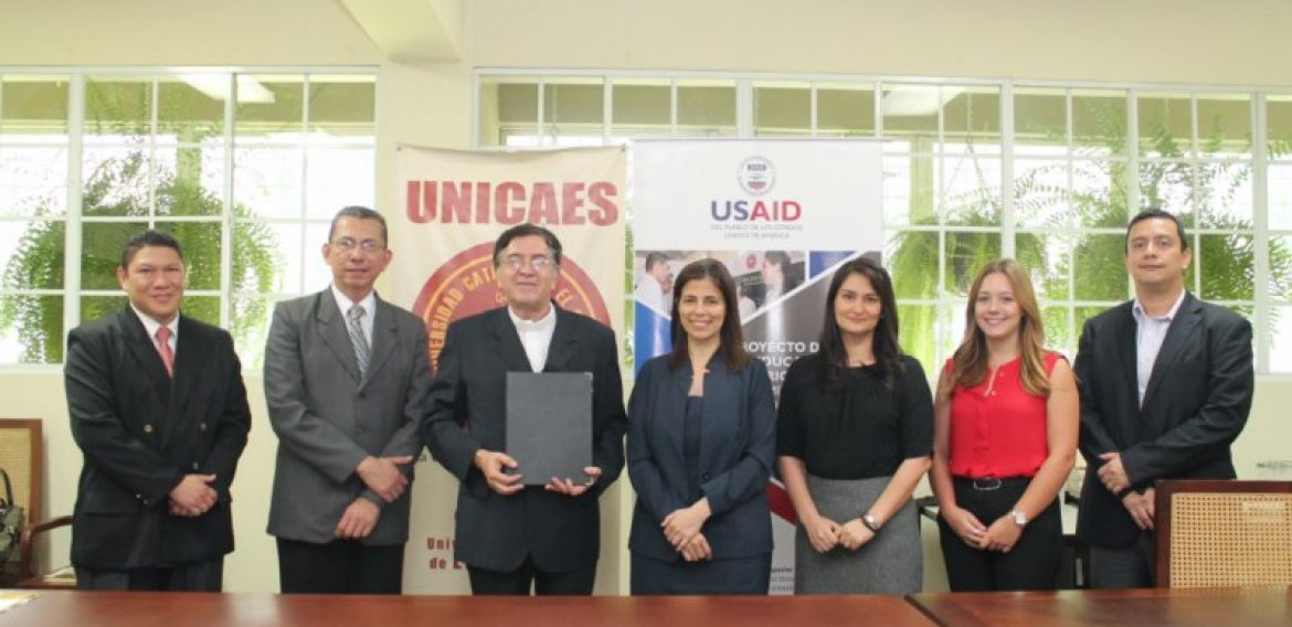 UNICAES Y USAID UNEN ESFUERZOS PARA FORTALECER CAPACIDADES HUMANAS E INSTITUCIONALES