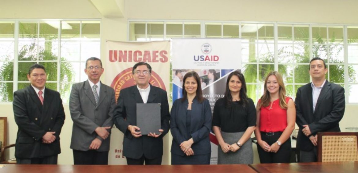 UNICAES Y USAID UNEN ESFUERZOS PARA FORTALECER CAPACIDADES HUMANAS E INSTITUCIONALES