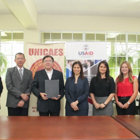 UNICAES Y USAID UNEN ESFUERZOS PARA FORTALECER CAPACIDADES HUMANAS E INSTITUCIONALES