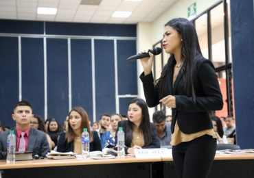 ESTUDIANTES DE CIENCIAS JURIDICAS PARTICIPAN EN PRIMER CONGRESO DE DERECHO Y CONCURSO DE LITIGACIÓN