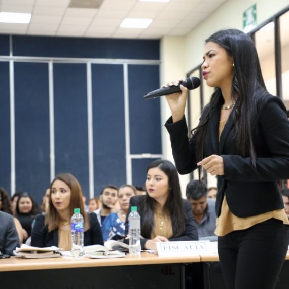 ESTUDIANTES DE CIENCIAS JURIDICAS PARTICIPAN EN PRIMER CONGRESO DE DERECHO Y CONCURSO DE LITIGACIÓN