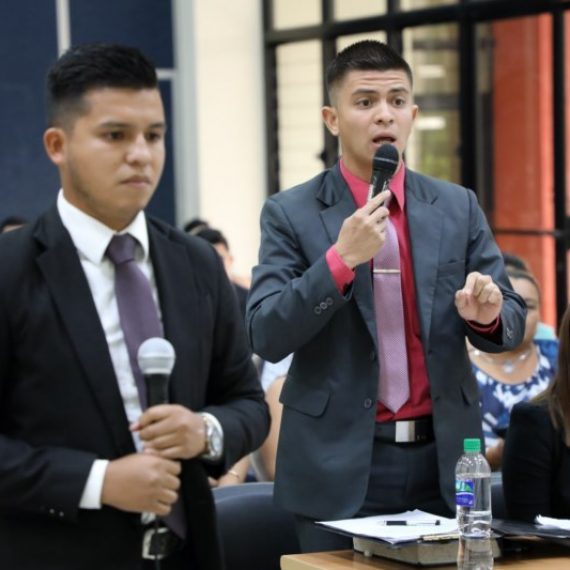 ESTUDIANTES DE CIENCIAS JURIDICAS PARTICIPAN EN PRIMER CONGRESO DE DERECHO Y CONCURSO DE LITIGACIÓN