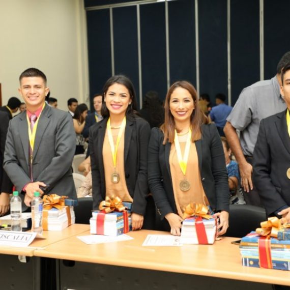 ESTUDIANTES DE CIENCIAS JURIDICAS PARTICIPAN EN PRIMER CONGRESO DE DERECHO Y CONCURSO DE LITIGACIÓN