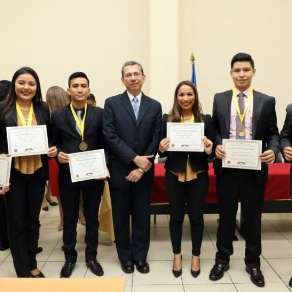 ESTUDIANTES DE CIENCIAS JURIDICAS PARTICIPAN EN PRIMER CONGRESO DE DERECHO Y CONCURSO DE LITIGACIÓN