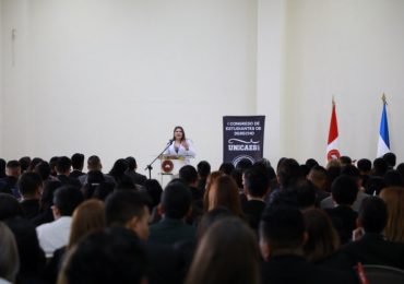 ESTUDIANTES DE CIENCIAS JURIDICAS PARTICIPAN EN PRIMER CONGRESO DE DERECHO Y CONCURSO DE LITIGACIÓN