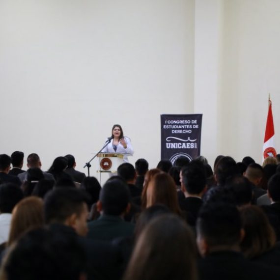 ESTUDIANTES DE CIENCIAS JURIDICAS PARTICIPAN EN PRIMER CONGRESO DE DERECHO Y CONCURSO DE LITIGACIÓN