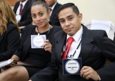 ESTUDIANTES DE CIENCIAS JURIDICAS PARTICIPAN EN PRIMER CONGRESO DE DERECHO Y CONCURSO DE LITIGACIÓN