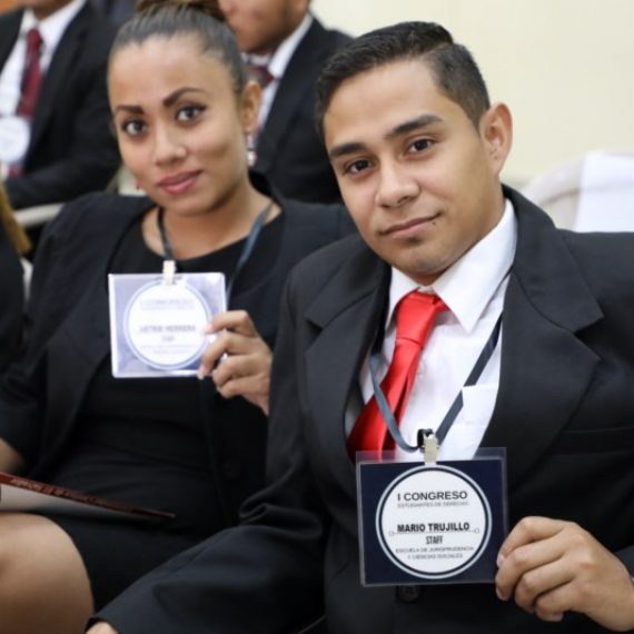 ESTUDIANTES DE CIENCIAS JURIDICAS PARTICIPAN EN PRIMER CONGRESO DE DERECHO Y CONCURSO DE LITIGACIÓN
