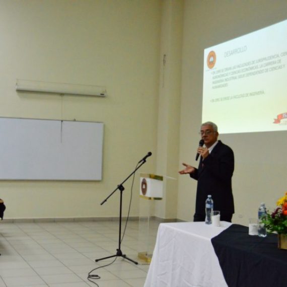 FACULTAD DE INGENIERÍA Y ARQUITECTURA APORTA A SEMANA CULTURAL POR 35 AÑOS