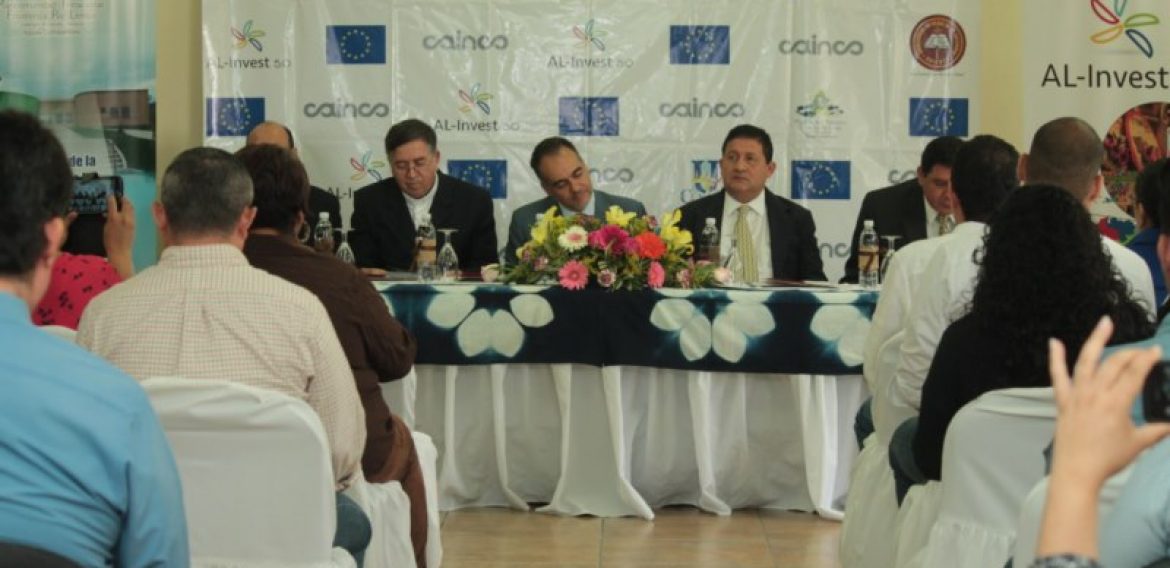 Firma del convenio para el proyecto  Articulación Comercial del sector artesanal en el Trifinio Centroamericano