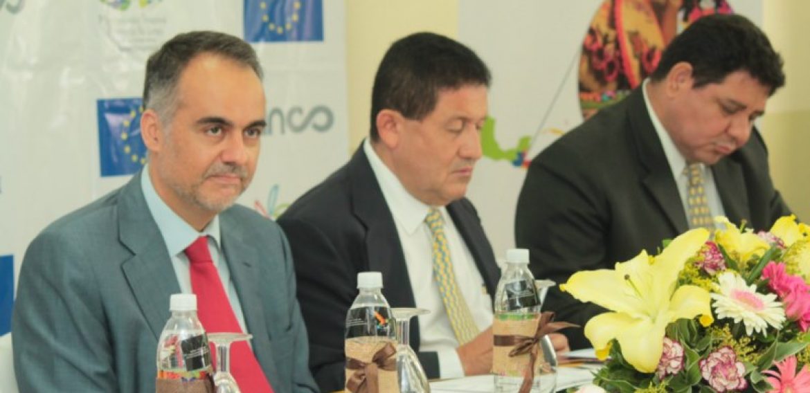Firma del convenio para el proyecto  Articulación Comercial del sector artesanal en el Trifinio Centroamericano