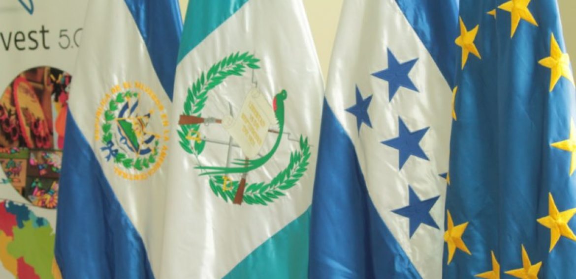 Firma del convenio para el proyecto  Articulación Comercial del sector artesanal en el Trifinio Centroamericano