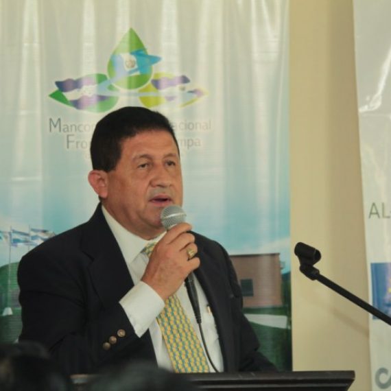 Firma del convenio para el proyecto  Articulación Comercial del sector artesanal en el Trifinio Centroamericano