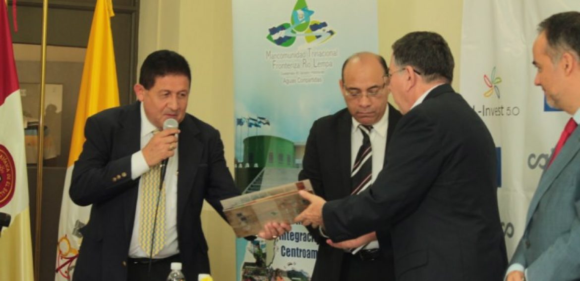 Firma del convenio para el proyecto  Articulación Comercial del sector artesanal en el Trifinio Centroamericano