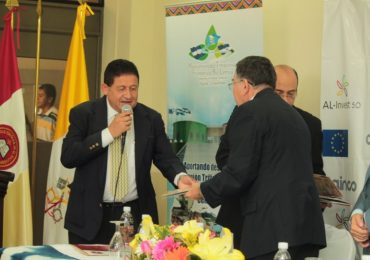Firma del convenio para el proyecto  Articulación Comercial del sector artesanal en el Trifinio Centroamericano