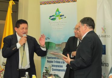 Firma del convenio para el proyecto  Articulación Comercial del sector artesanal en el Trifinio Centroamericano