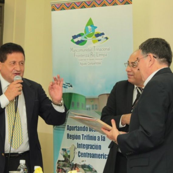 Firma del convenio para el proyecto  Articulación Comercial del sector artesanal en el Trifinio Centroamericano