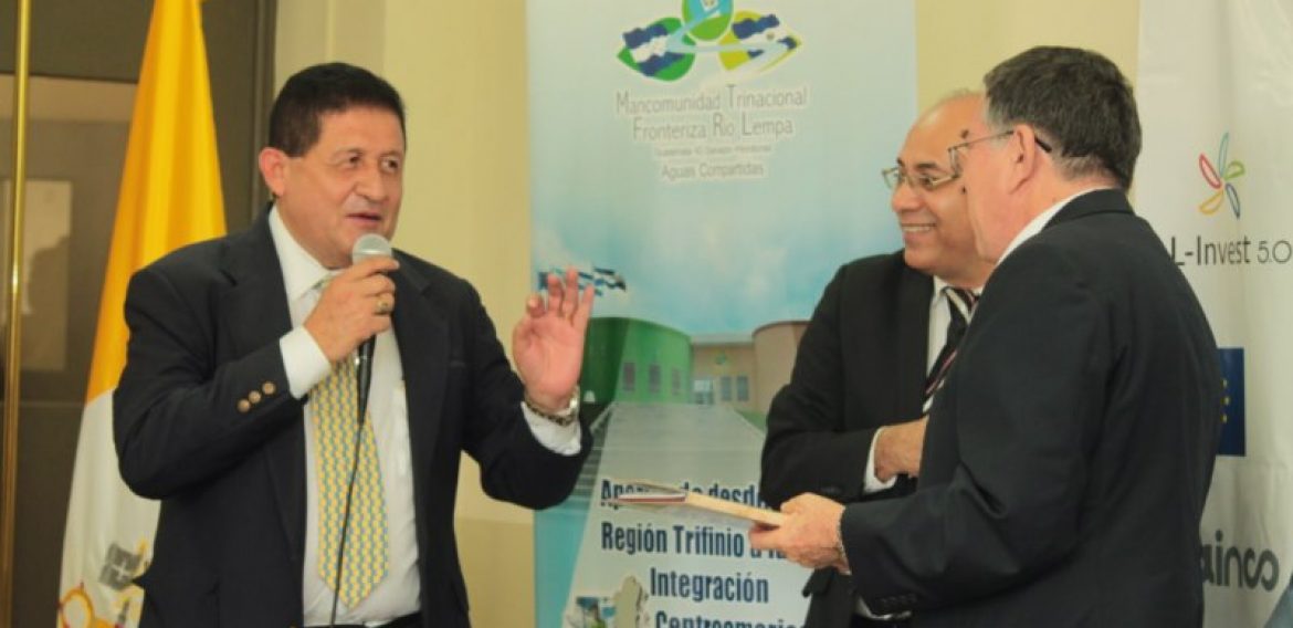Firma del convenio para el proyecto  Articulación Comercial del sector artesanal en el Trifinio Centroamericano