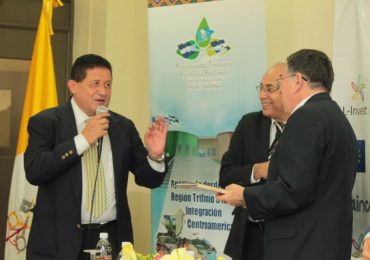 Firma del convenio para el proyecto  Articulación Comercial del sector artesanal en el Trifinio Centroamericano