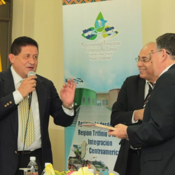 Firma del convenio para el proyecto  Articulación Comercial del sector artesanal en el Trifinio Centroamericano