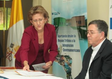 Firma del convenio para el proyecto  Articulación Comercial del sector artesanal en el Trifinio Centroamericano