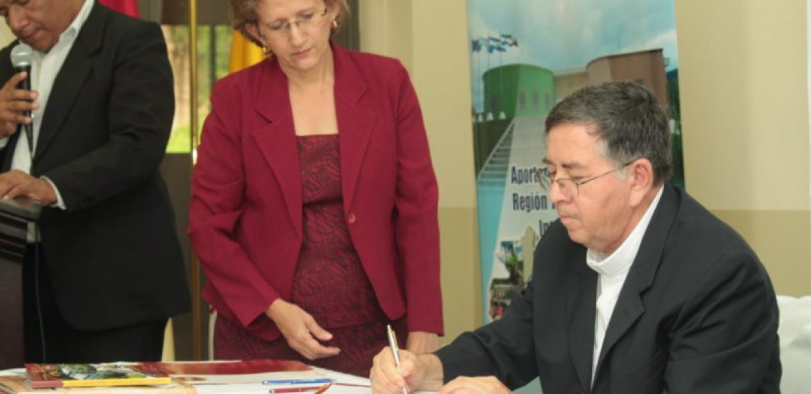Firma del convenio para el proyecto  Articulación Comercial del sector artesanal en el Trifinio Centroamericano