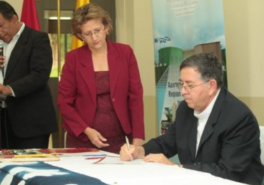 Firma del convenio para el proyecto  Articulación Comercial del sector artesanal en el Trifinio Centroamericano