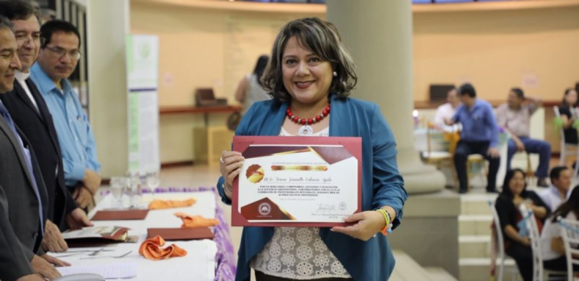 UNICAES CELEBRA 35 AÑOS DE SU FUNDACIÓN