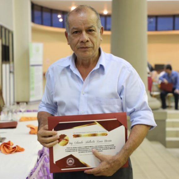 UNICAES CELEBRA 35 AÑOS DE SU FUNDACIÓN