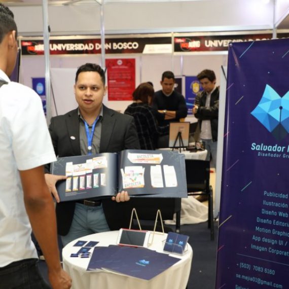 ESTUDIANTES DE DISEÑO GRÁFICO DE UNICAES MARCAN TENDENCIA EN PACKAGING 2017