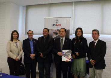 UNICAES PARTICIPA EN CONVENIO PARA GENERACIÓN DE ENERGÍA ELÉCTRICA