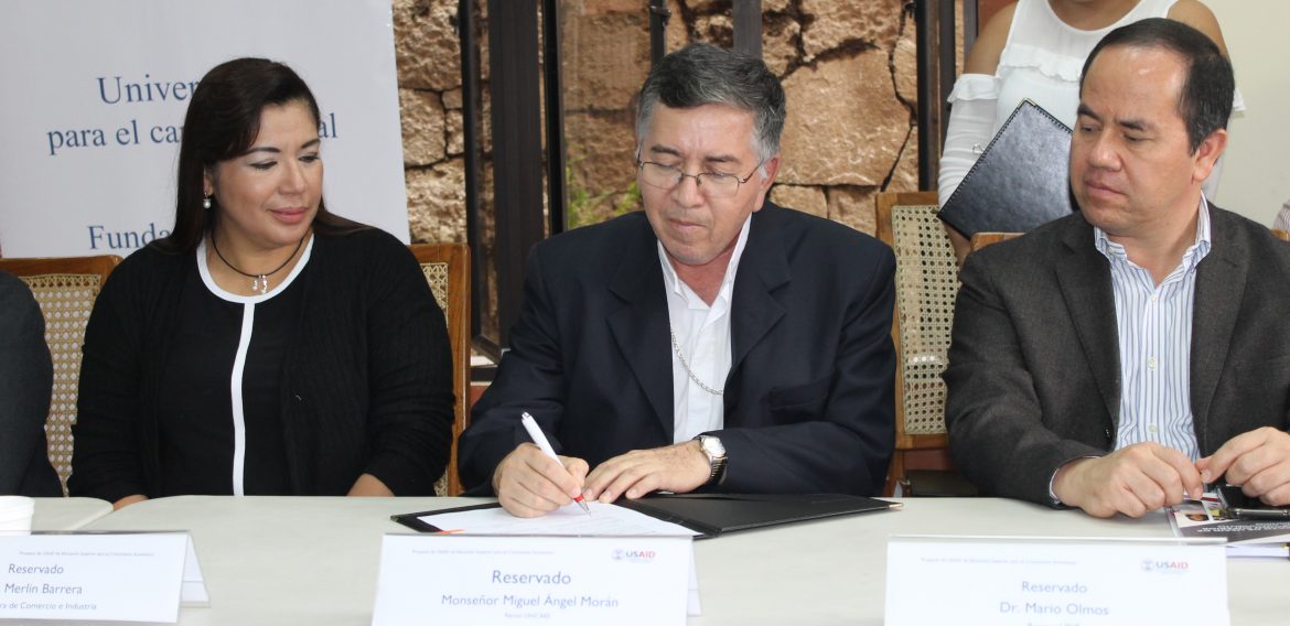 UNICAES FIRMA CONVENIO DE INVESTIGACIÓN EN CLÚSTER DE AGROALIMENTO Y MANUFACTURA