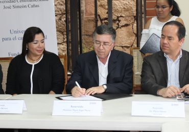 UNICAES FIRMA CONVENIO DE INVESTIGACIÓN EN CLÚSTER DE AGROALIMENTO Y MANUFACTURA