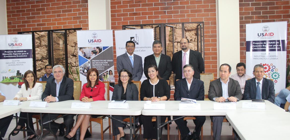 UNICAES FIRMA CONVENIO DE INVESTIGACIÓN EN CLÚSTER DE AGROALIMENTO Y MANUFACTURA