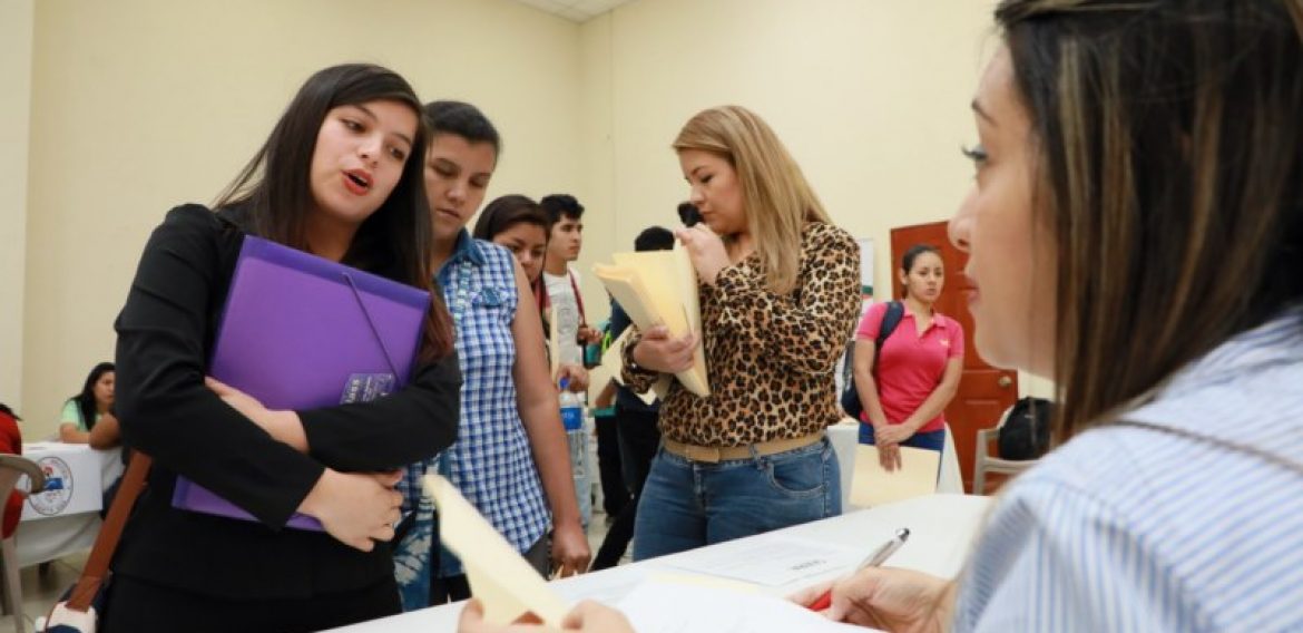 PRIMERA FERIA DE EMPLEO UNICAES