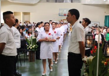 NUEVOS PROFESIONALES DE ENFERMERÍA AL SERVICIO DE LA COMUNIDAD