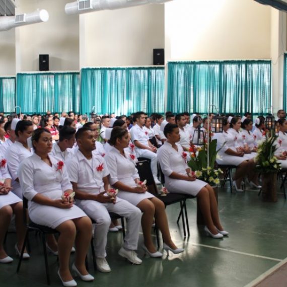 NUEVOS PROFESIONALES DE ENFERMERÍA AL SERVICIO DE LA COMUNIDAD