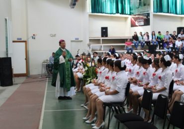 NUEVOS PROFESIONALES DE ENFERMERÍA AL SERVICIO DE LA COMUNIDAD