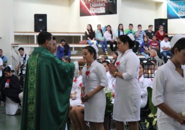 NUEVOS PROFESIONALES DE ENFERMERÍA AL SERVICIO DE LA COMUNIDAD
