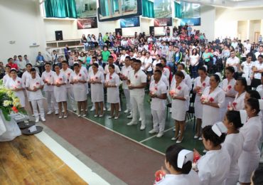 NUEVOS PROFESIONALES DE ENFERMERÍA AL SERVICIO DE LA COMUNIDAD