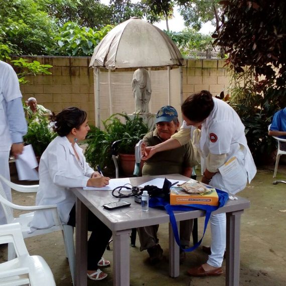 JORNADA MÉDICA: UNA ASISTENCIA PARA PERSONAS DE LA TERCERA EDAD