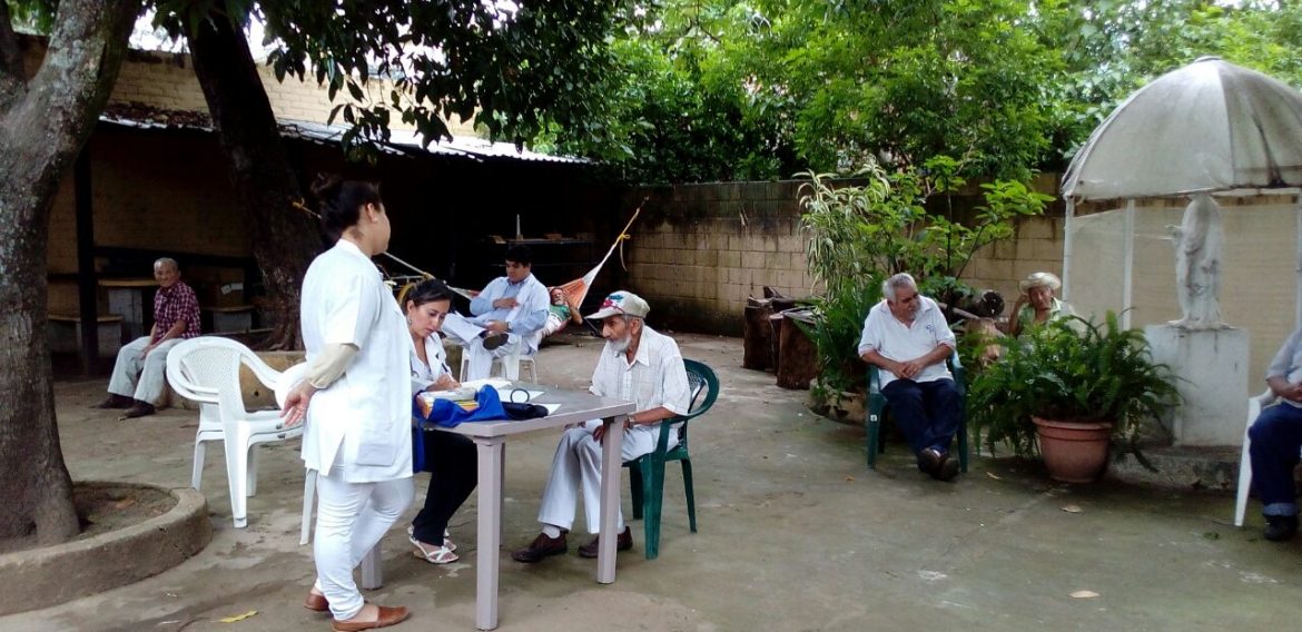 JORNADA MÉDICA: UNA ASISTENCIA PARA PERSONAS DE LA TERCERA EDAD