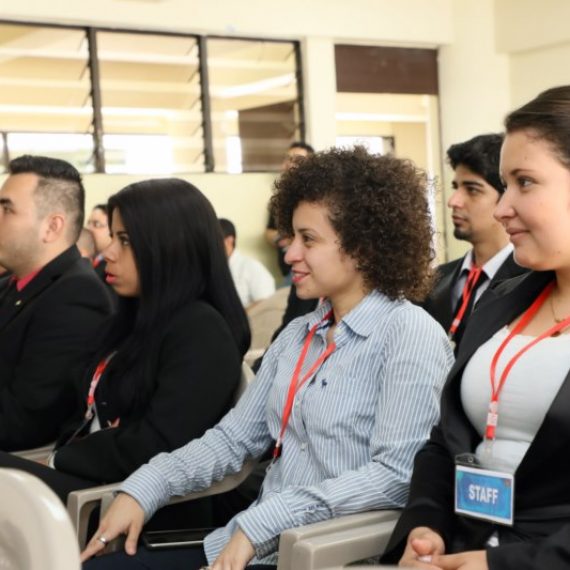 EMPRENDER PARA UN MEJOR FUTURO PROFESIONAL