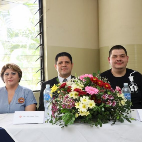 EMPRENDER PARA UN MEJOR FUTURO PROFESIONAL
