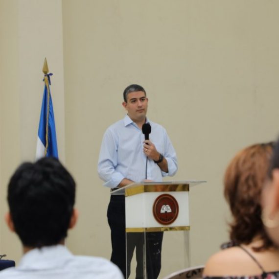 EMPRENDER PARA UN MEJOR FUTURO PROFESIONAL