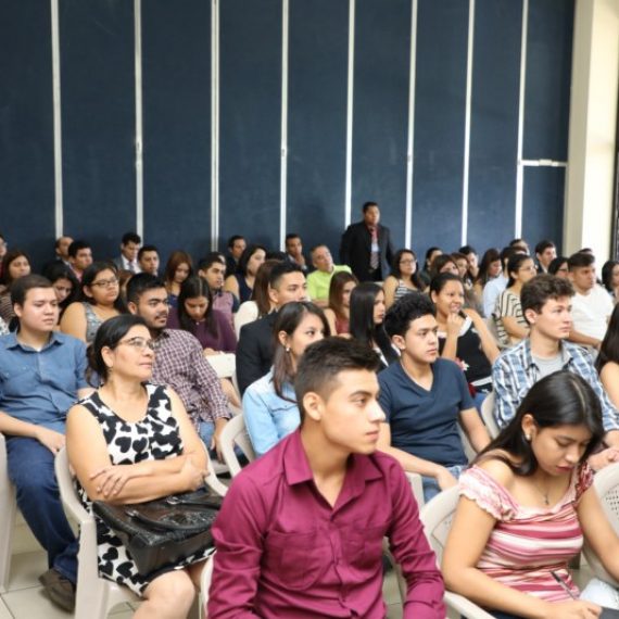 EMPRENDER PARA UN MEJOR FUTURO PROFESIONAL